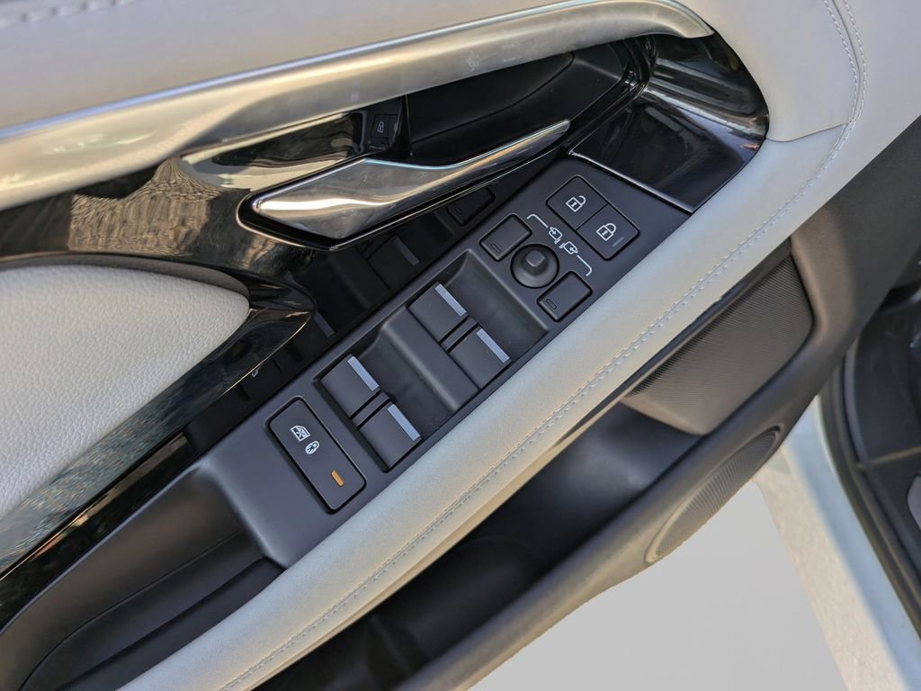 Used 2023 Land Rover Range Rover Evoque R-Dynamic SE image 18