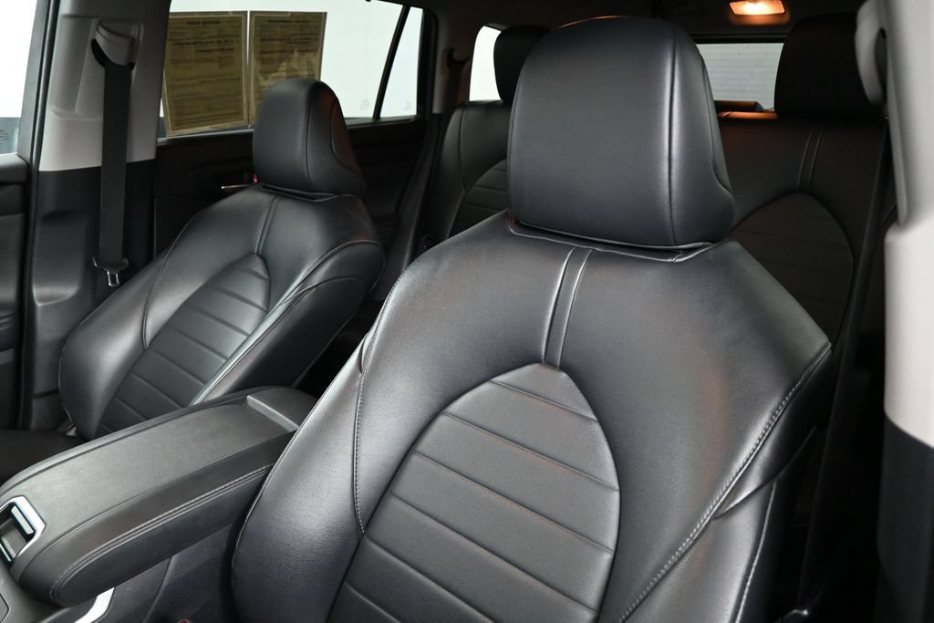 Used 2023 Toyota Highlander XLE AWD/4WD image 9