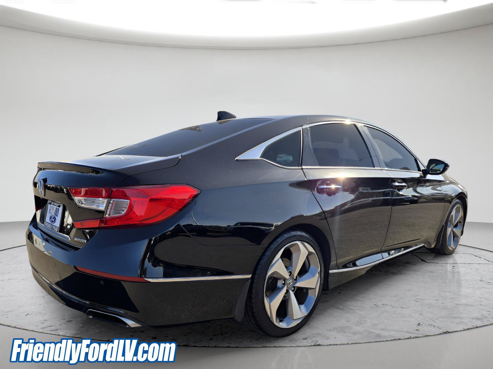 Used 2018 Honda Accord Touring image 6