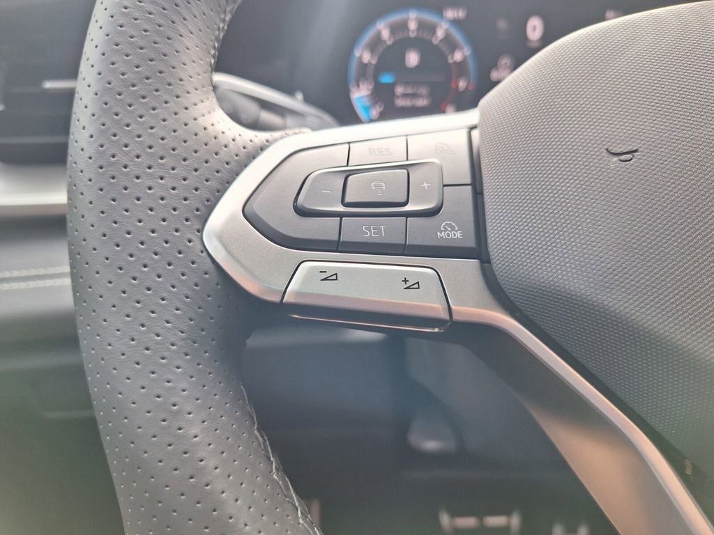 New 2026 Volkswagen Tiguan SE R-Line image 13