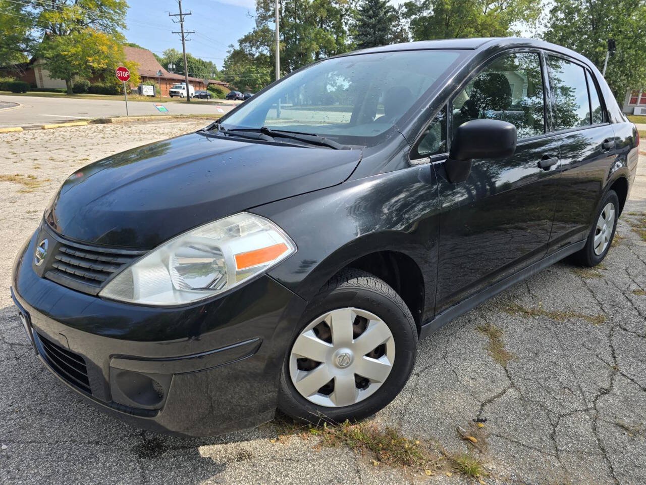 Used 2009 Nissan Versa Sedan FWD image 1