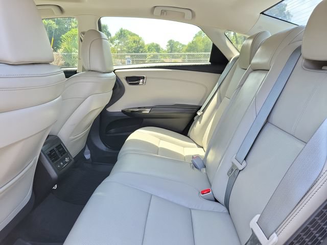 Used 2016 Toyota Avalon Limited w/ Toyota Safety Sense Package FWD image 10