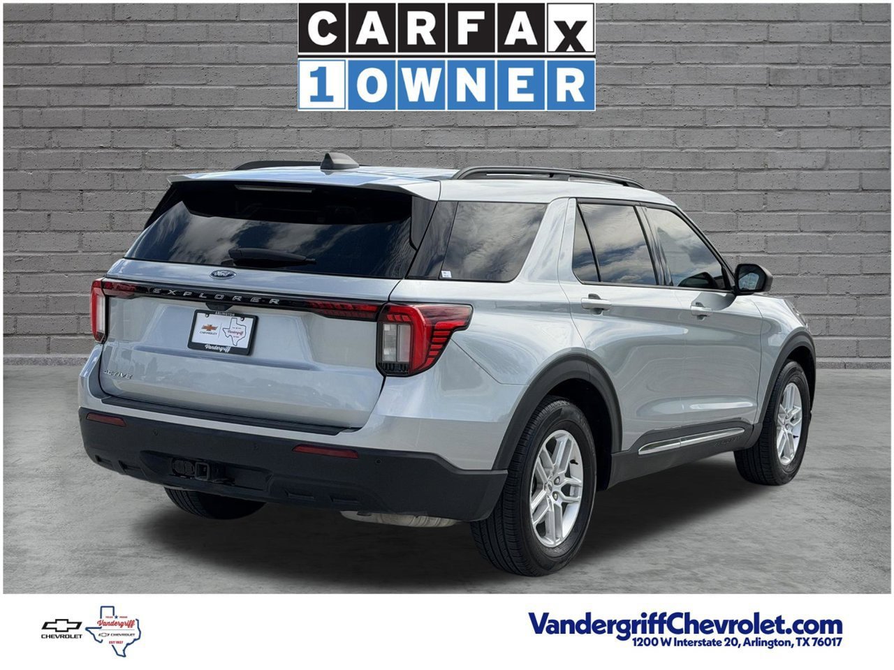 Used 2025 Ford Explorer Active RWD image 4