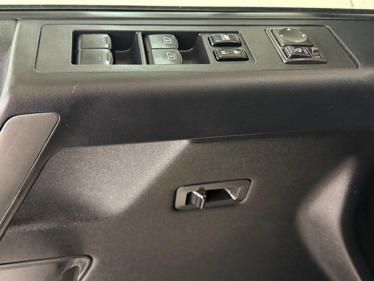 Used 2008 Nissan Titan LE AWD/4WD image 38
