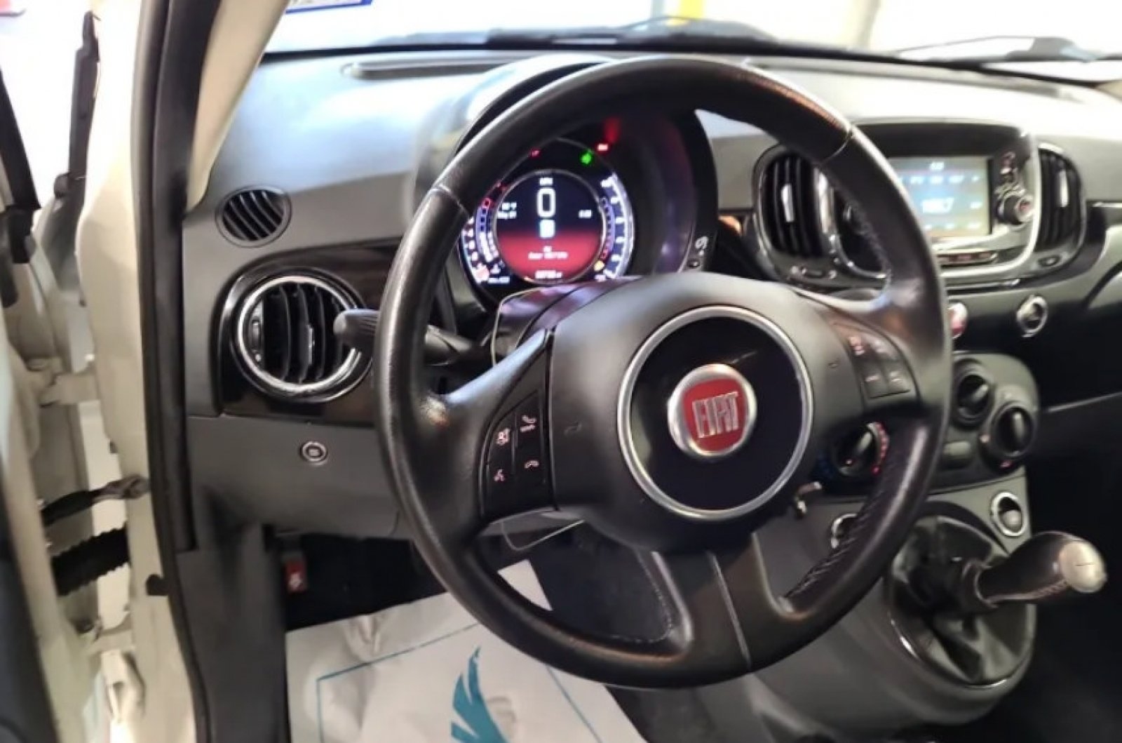 Used 2018 FIAT 500 Pop w/ Urbana Appearance Package FWD image 6