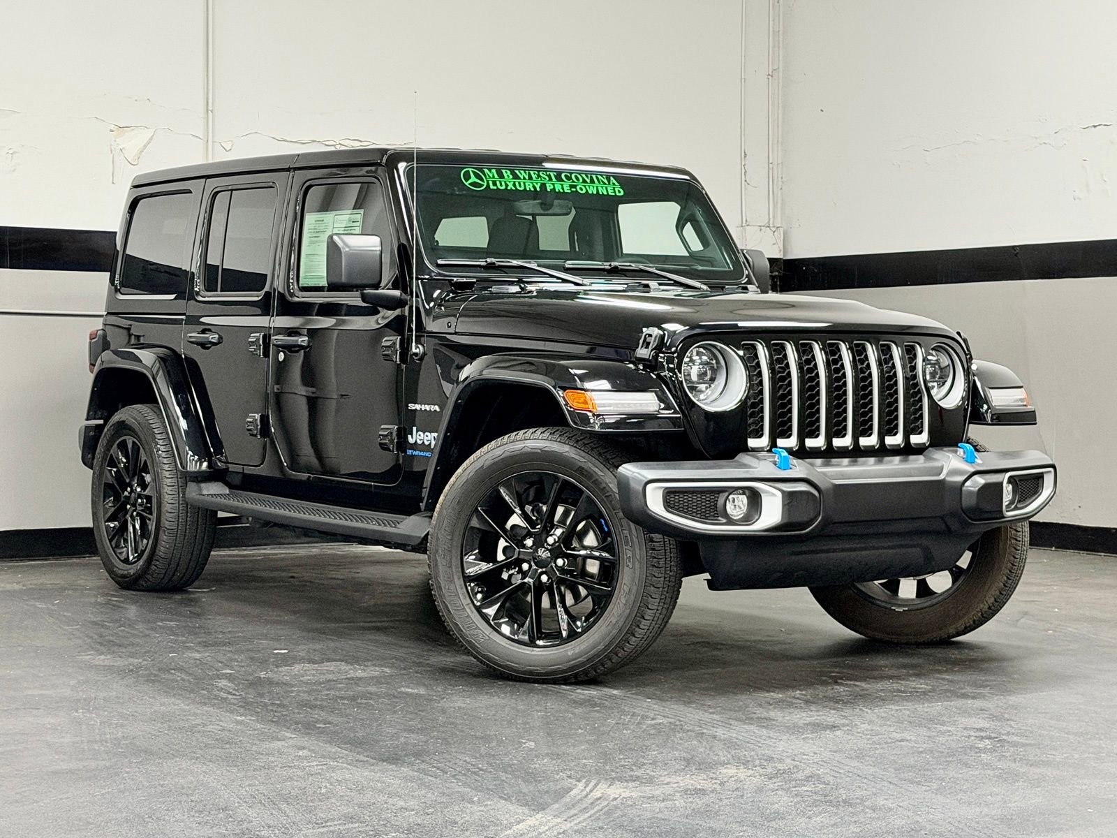 Used 2023 Jeep Wrangler Unlimited Sahara image 2