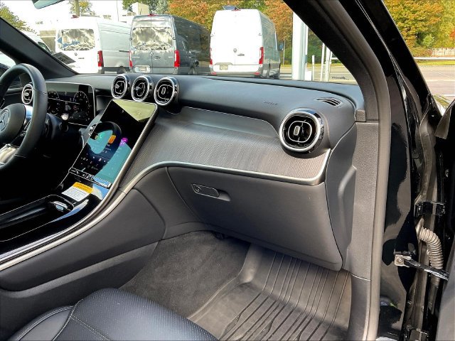 Used 2026 Mercedes-Benz GLC 300 4MATIC image 28