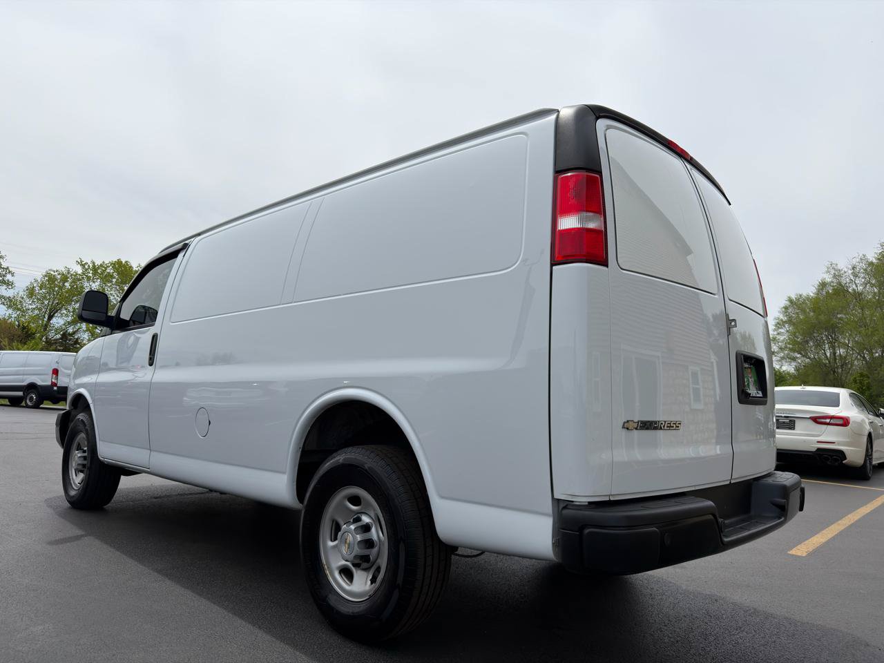 Used 2022 Chevrolet Express 2500 w/ Safety Package RWD image 5