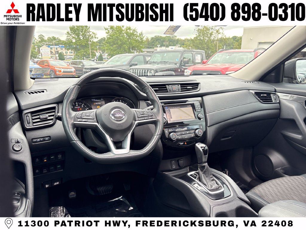 Used 2017 Nissan Rogue SV AWD/4WD image 12