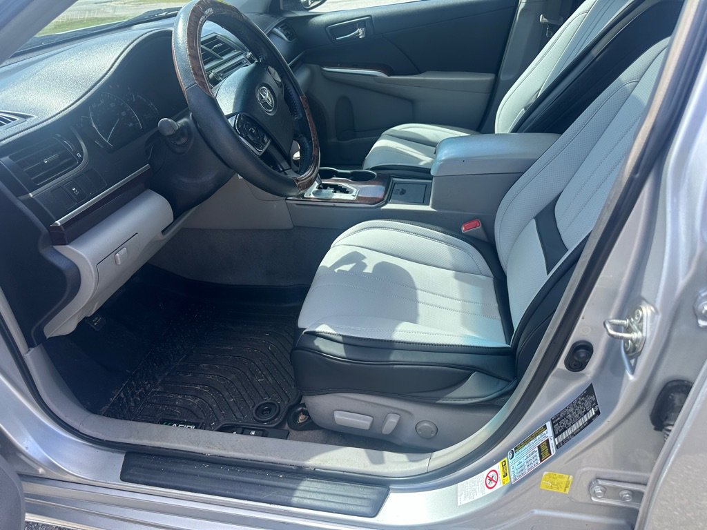Used 2013 Toyota Camry XLE w/ Preferred Accessory Pkg FWD image 11