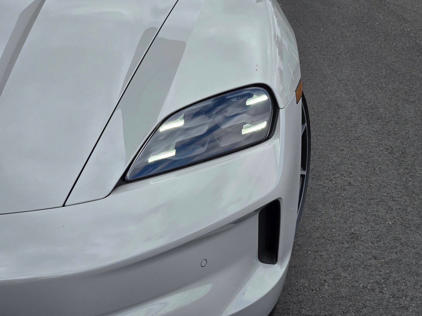 New 2026 Porsche Taycan AWD/4WD image 13