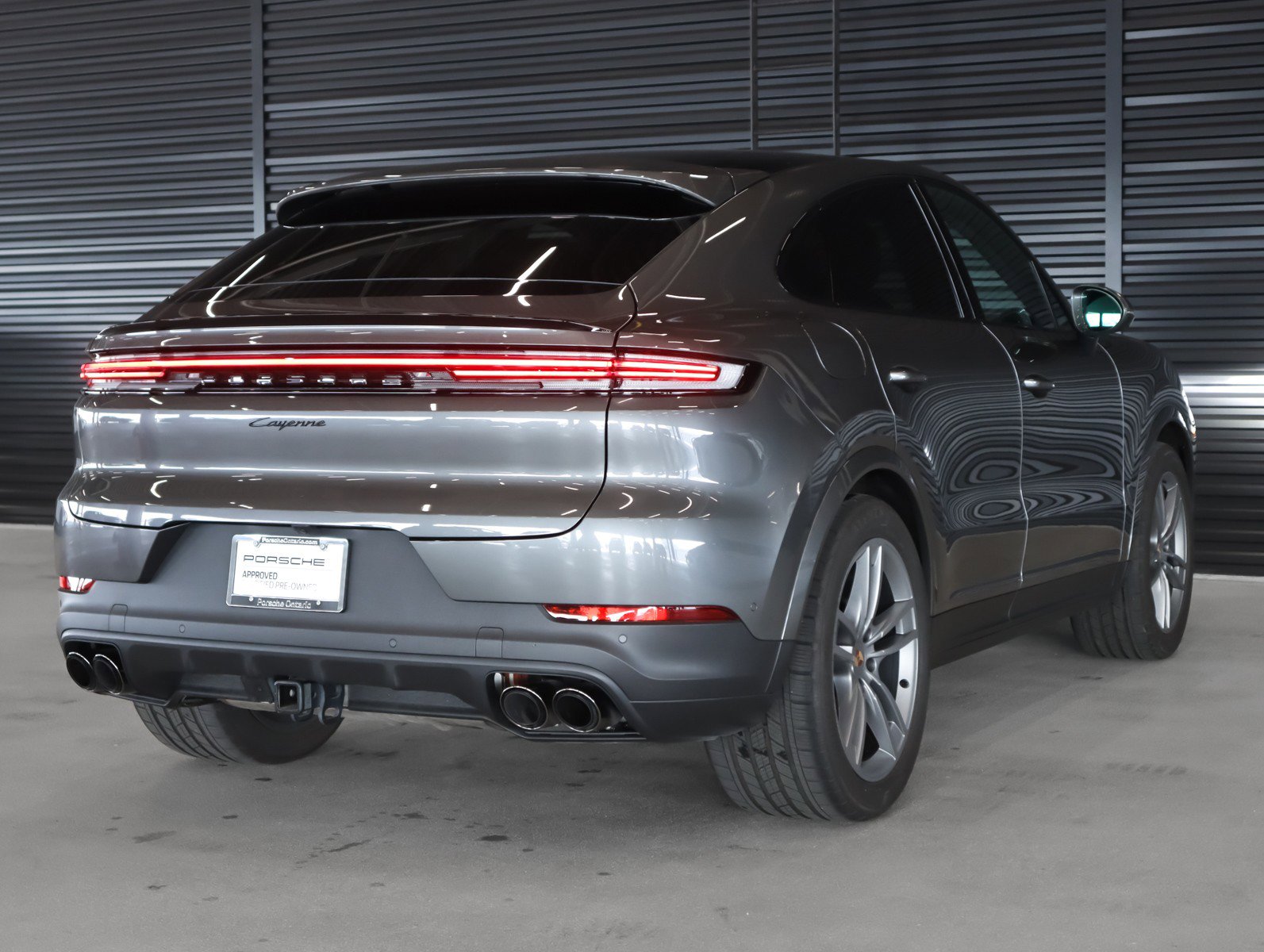 Certified 2025 Porsche Cayenne Coupe image 10