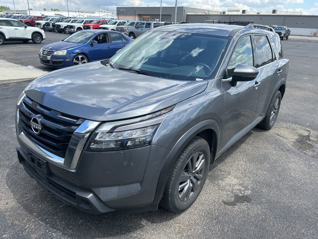 Used 2025 Nissan Pathfinder SV AWD/4WD image 1