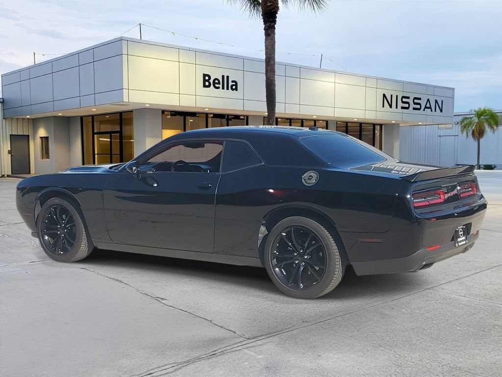 Used 2018 Dodge Challenger SXT RWD image 3