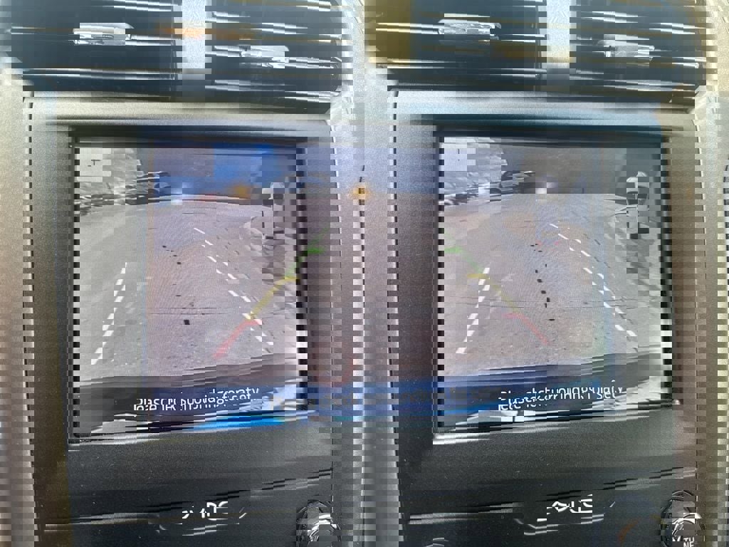 Used 2020 Ford Fusion SE image 12