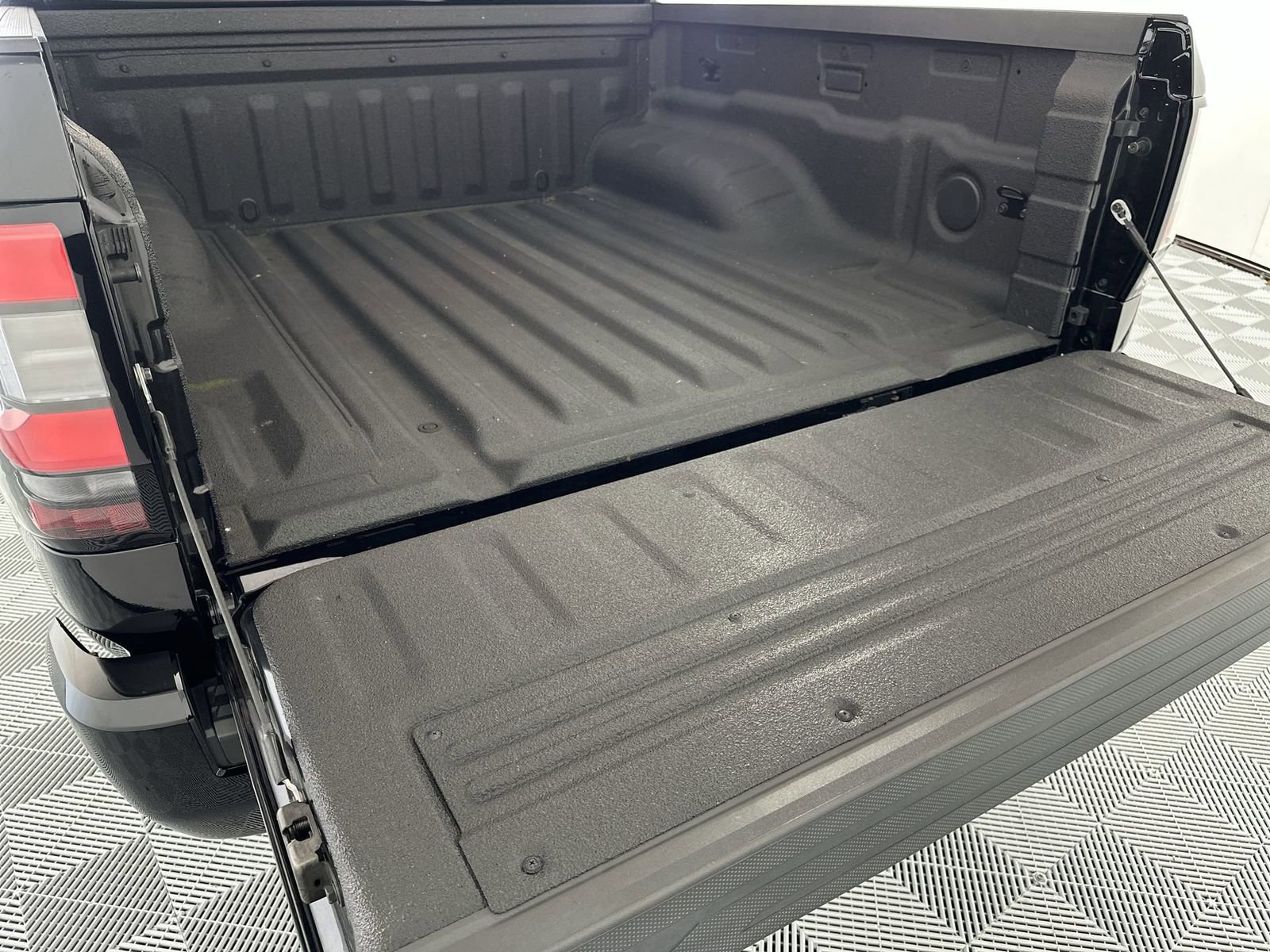 Used 2024 Nissan Frontier SV w/ Technology Package image 25