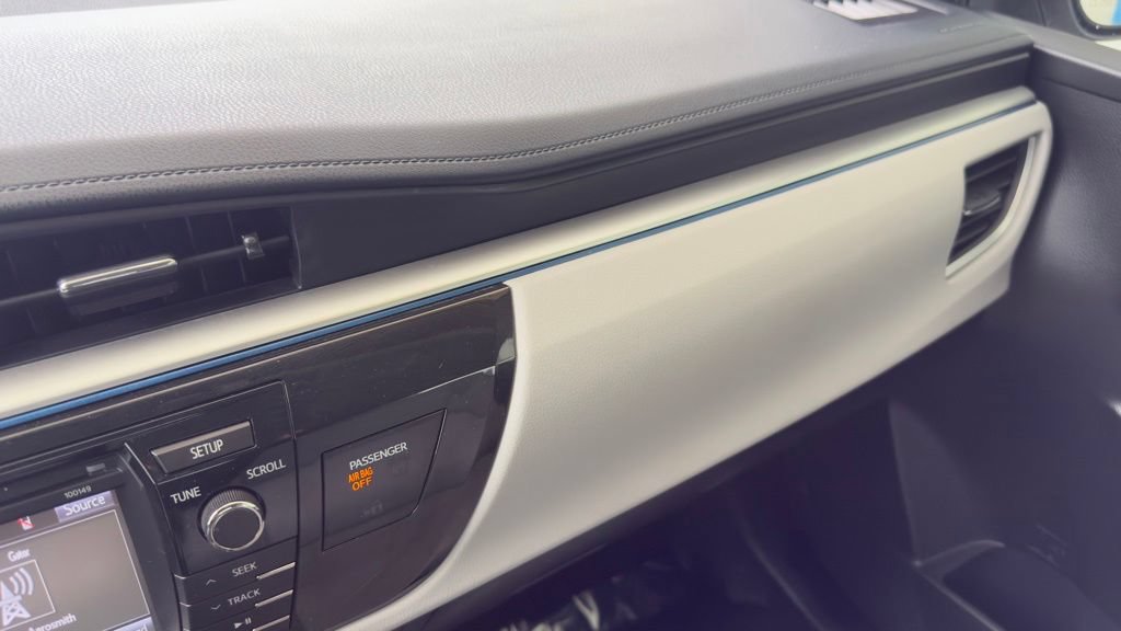 Used 2015 Toyota Corolla LE FWD image 22
