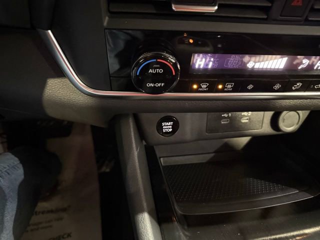 Certified 2025 Nissan Rogue SV image 18