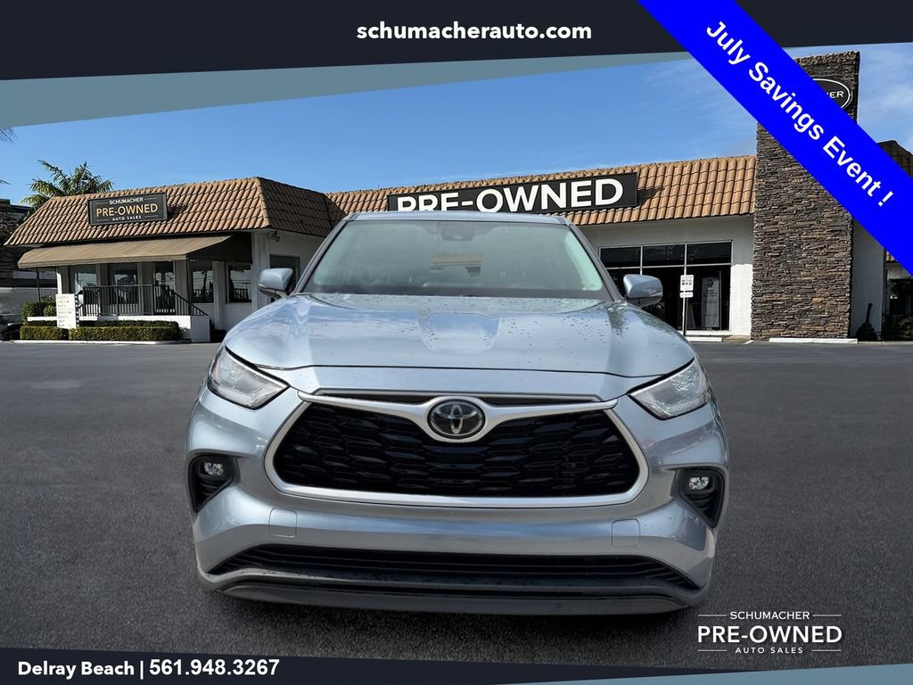 Used 2021 Toyota Highlander LE FWD image 2