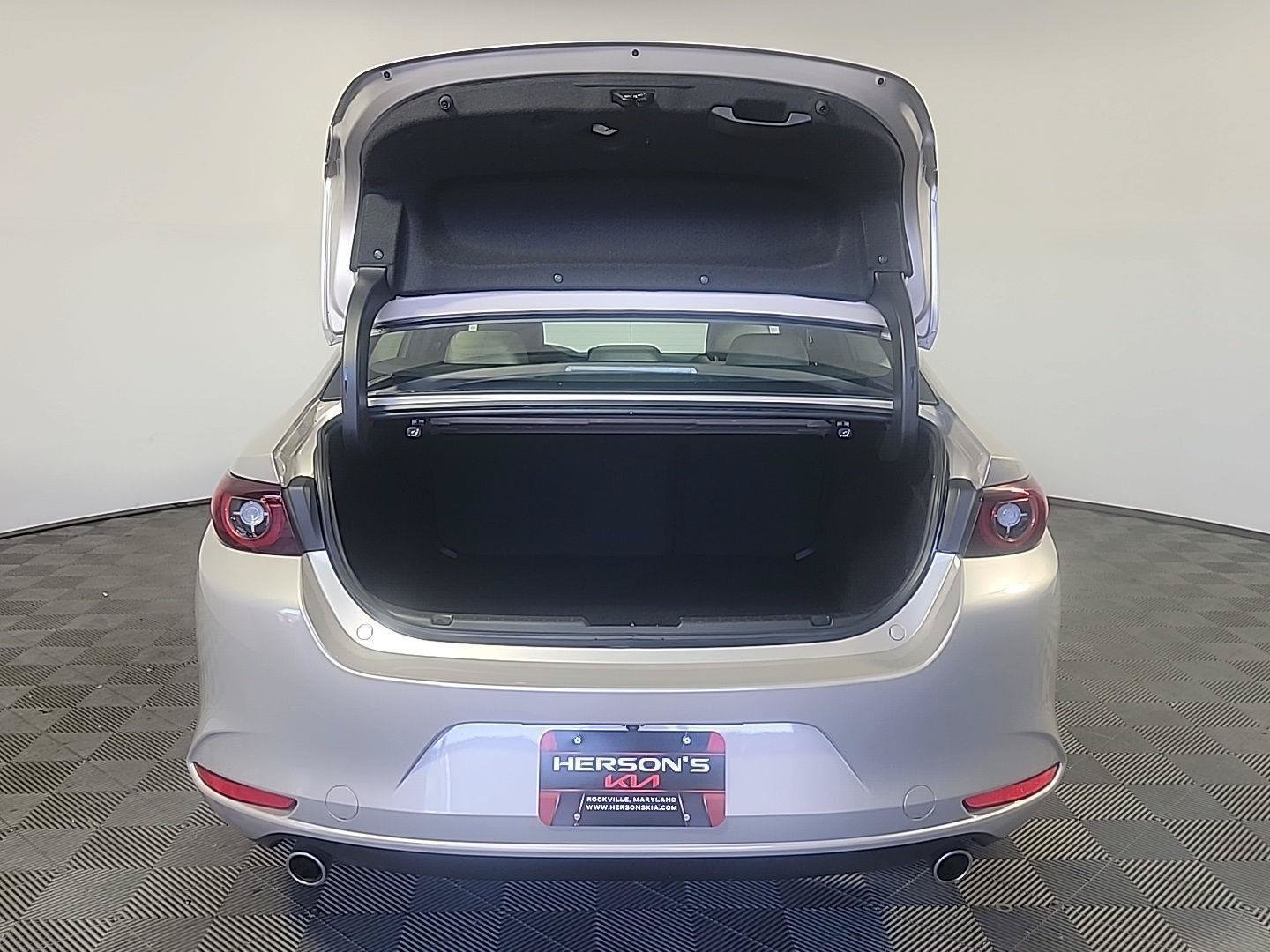 Used 2023 MAZDA MAZDA3 s FWD image 6
