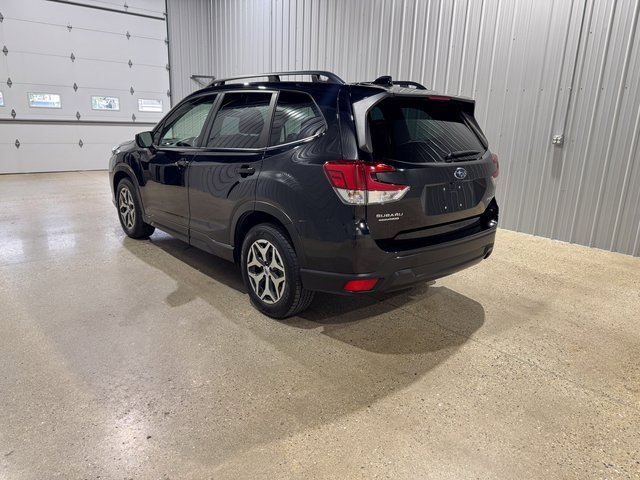 Used 2022 Subaru Forester Premium image 3