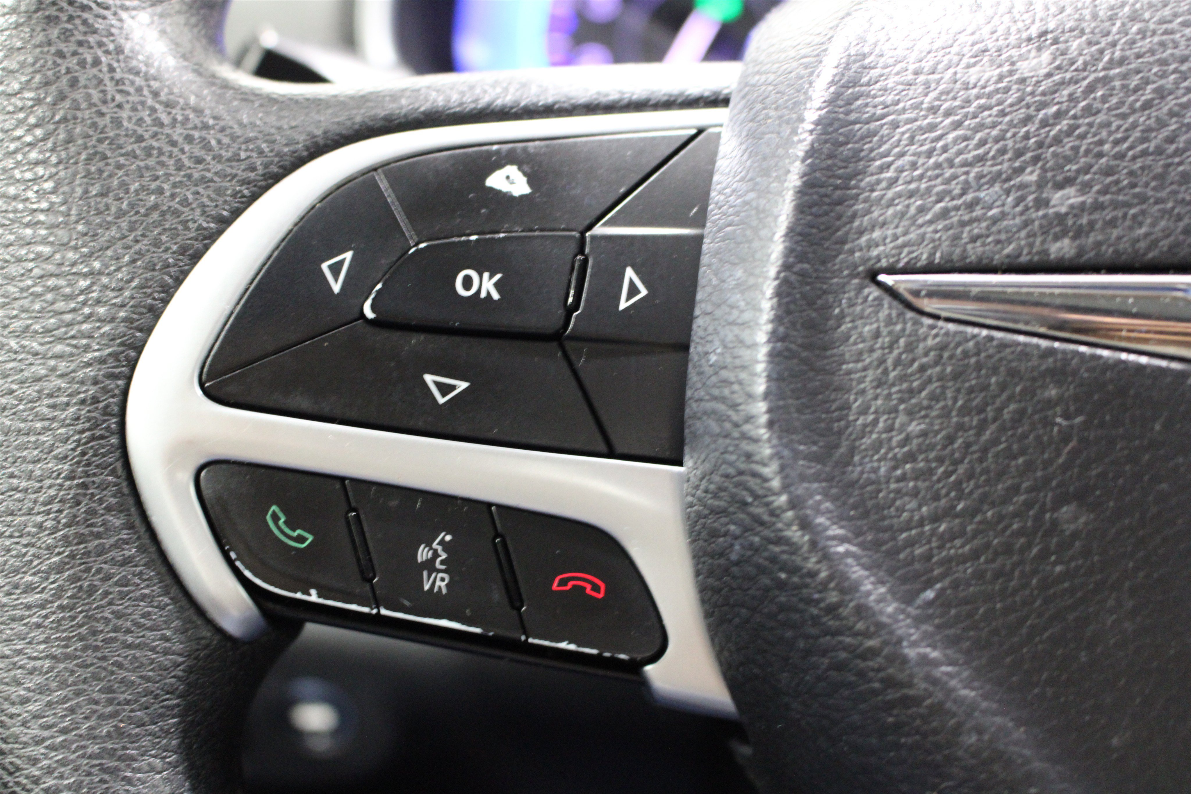 Used 2015 Chrysler 200 Limited FWD image 11