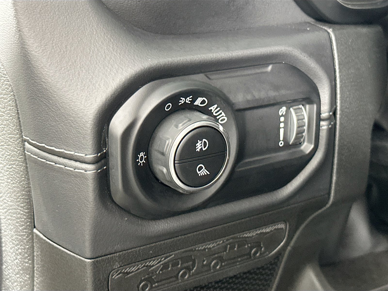 Used 2025 Jeep Gladiator Sport AWD/4WD image 10