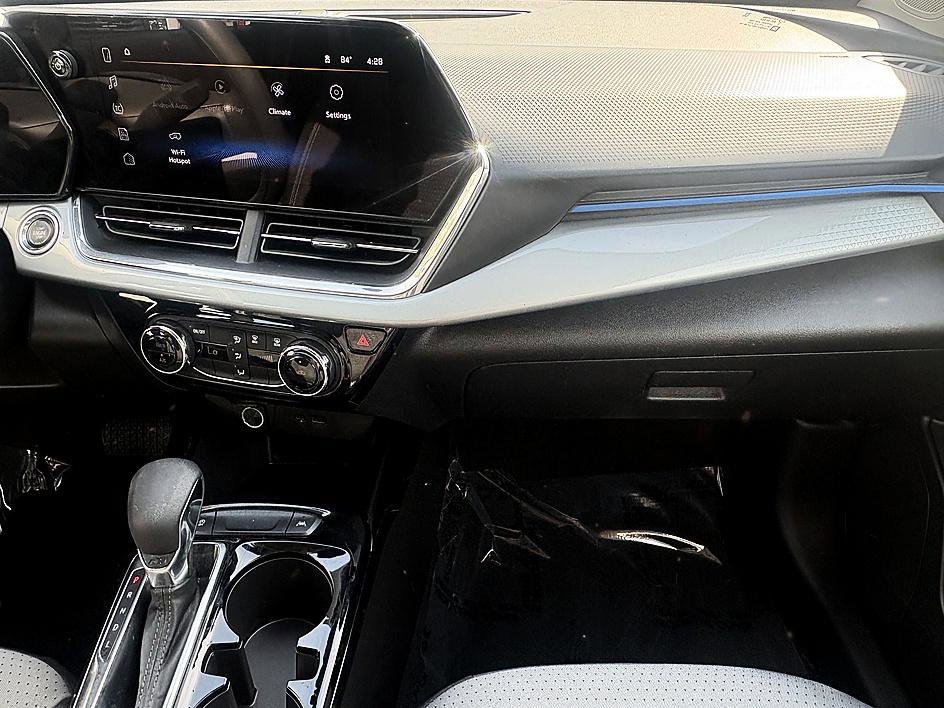 Used 2025 Chevrolet Trax LT image 14