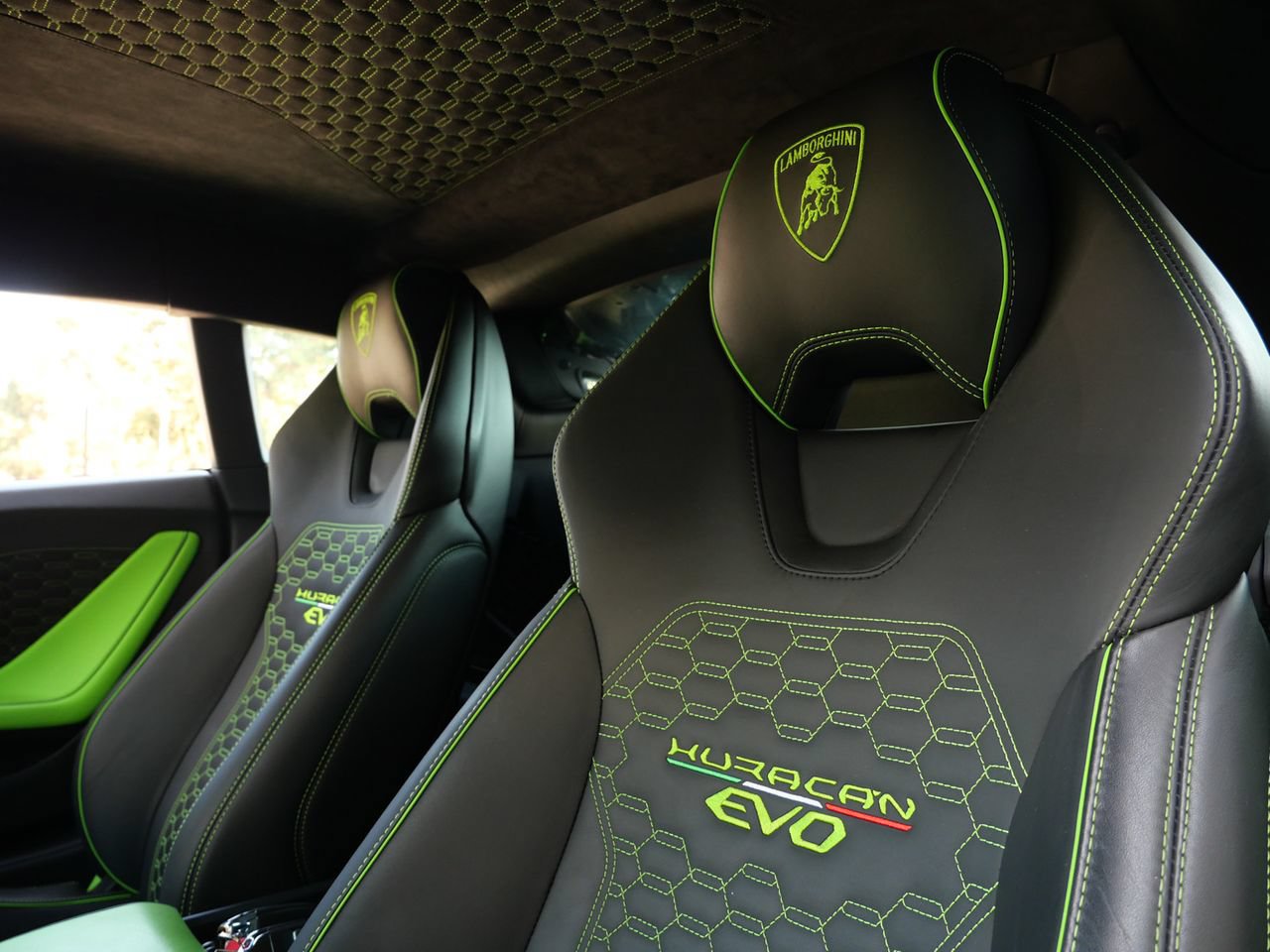 Used 2021 Lamborghini Huracan EVO RWD image 20