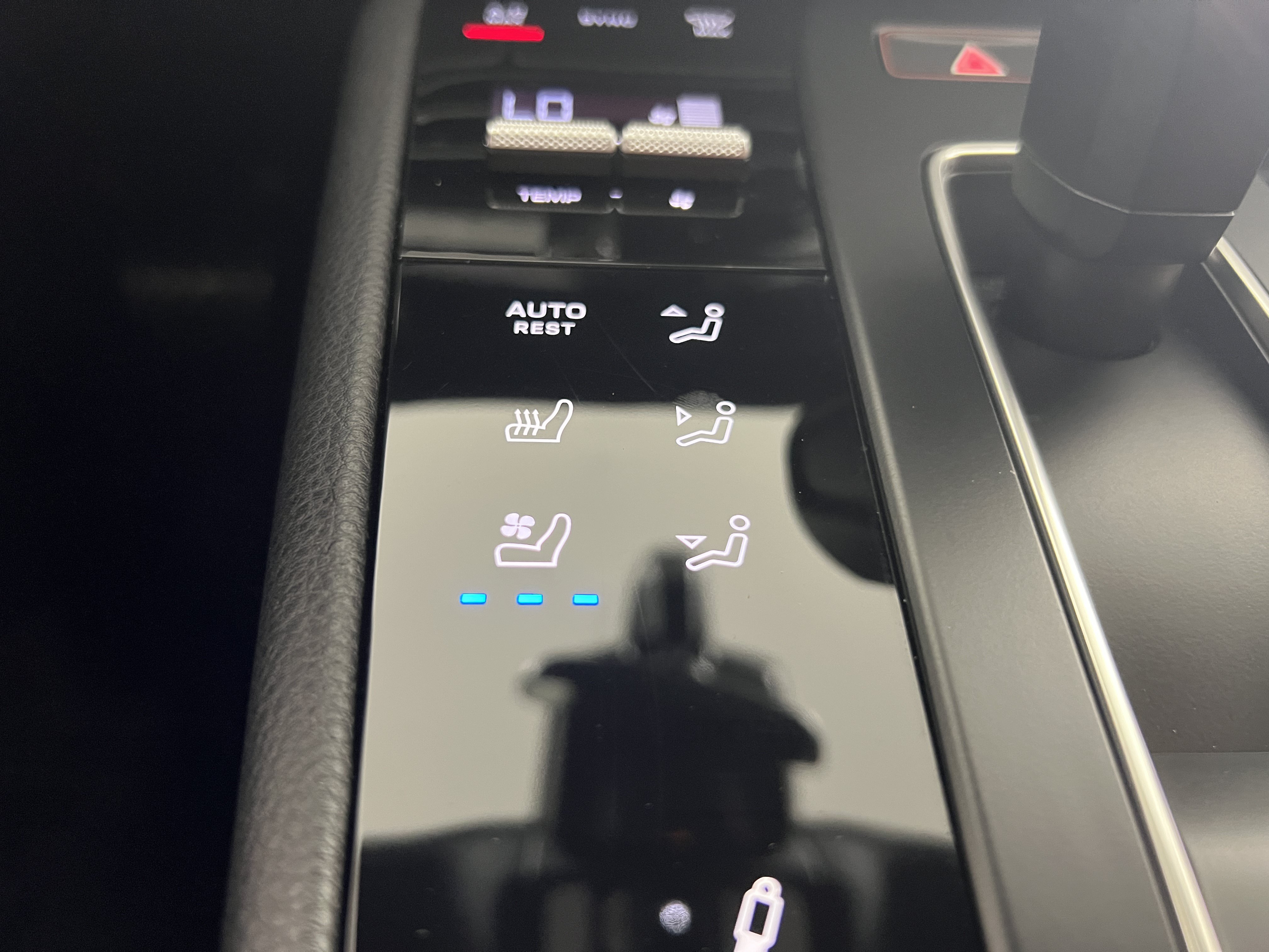Certified 2024 Porsche Macan Turbo AWD/4WD image 23