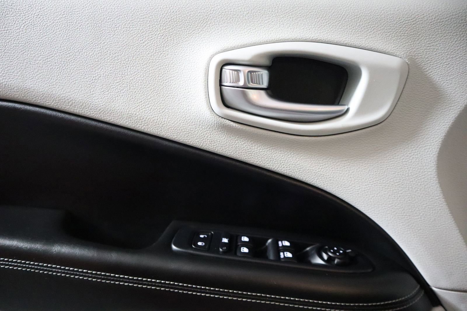 Used 2021 Jeep Compass Latitude w/ Driver Assistance Group image 38