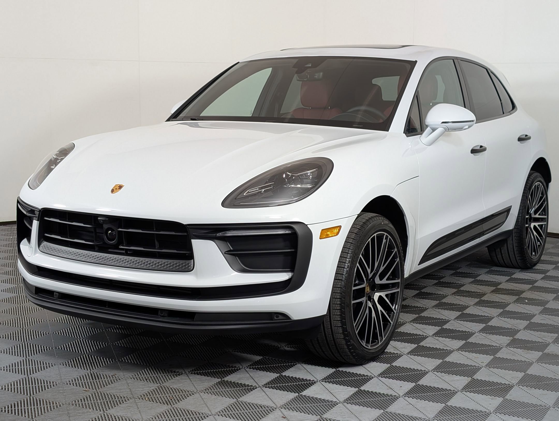 Used 2026 Porsche Macan image 1