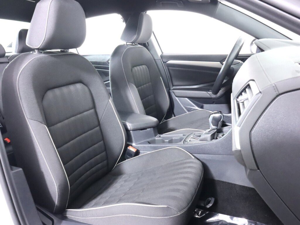 Used 2023 Volkswagen Jetta Sport image 33