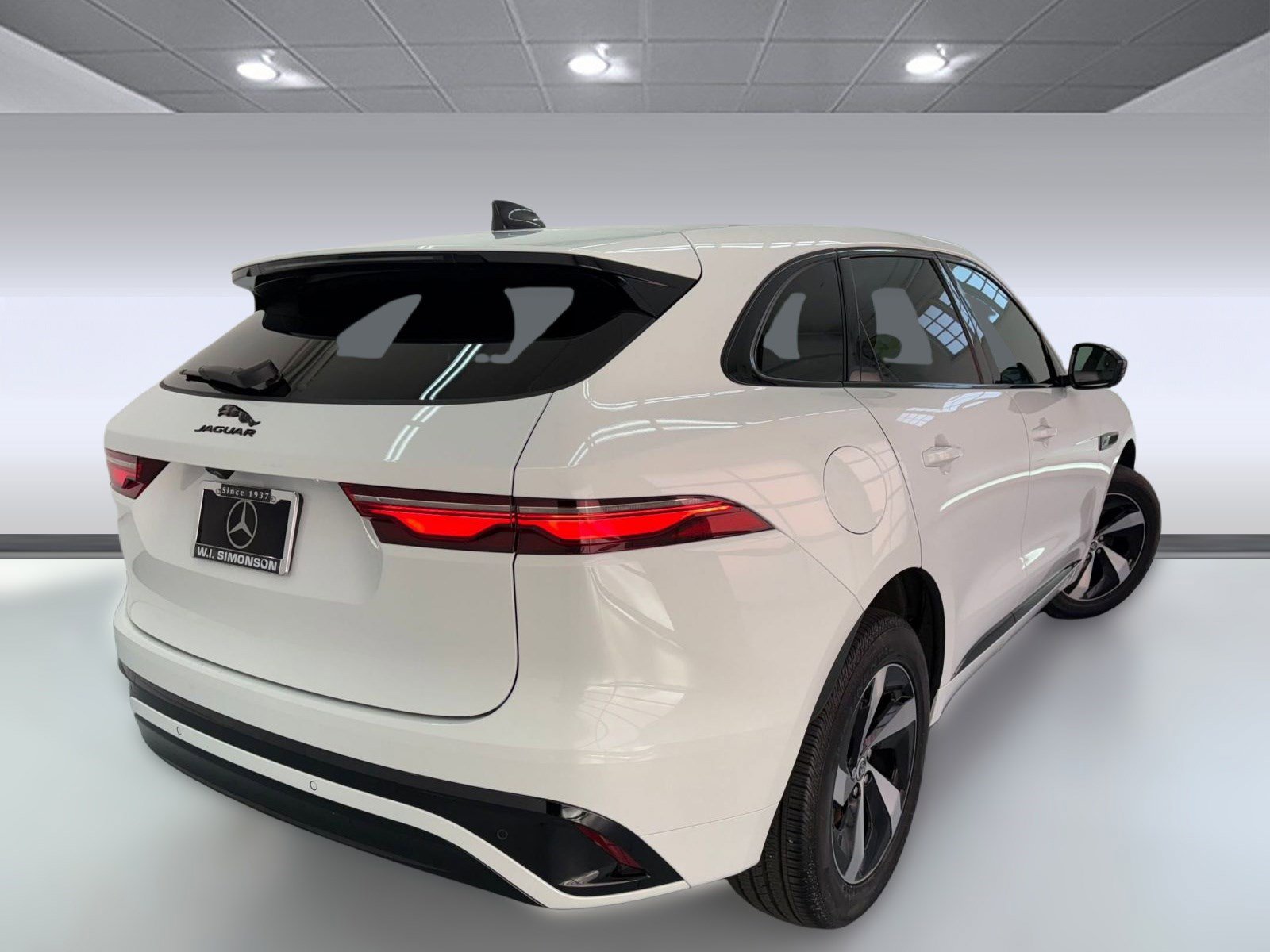 Used 2024 Jaguar F-PACE R-Dynamic S image 8