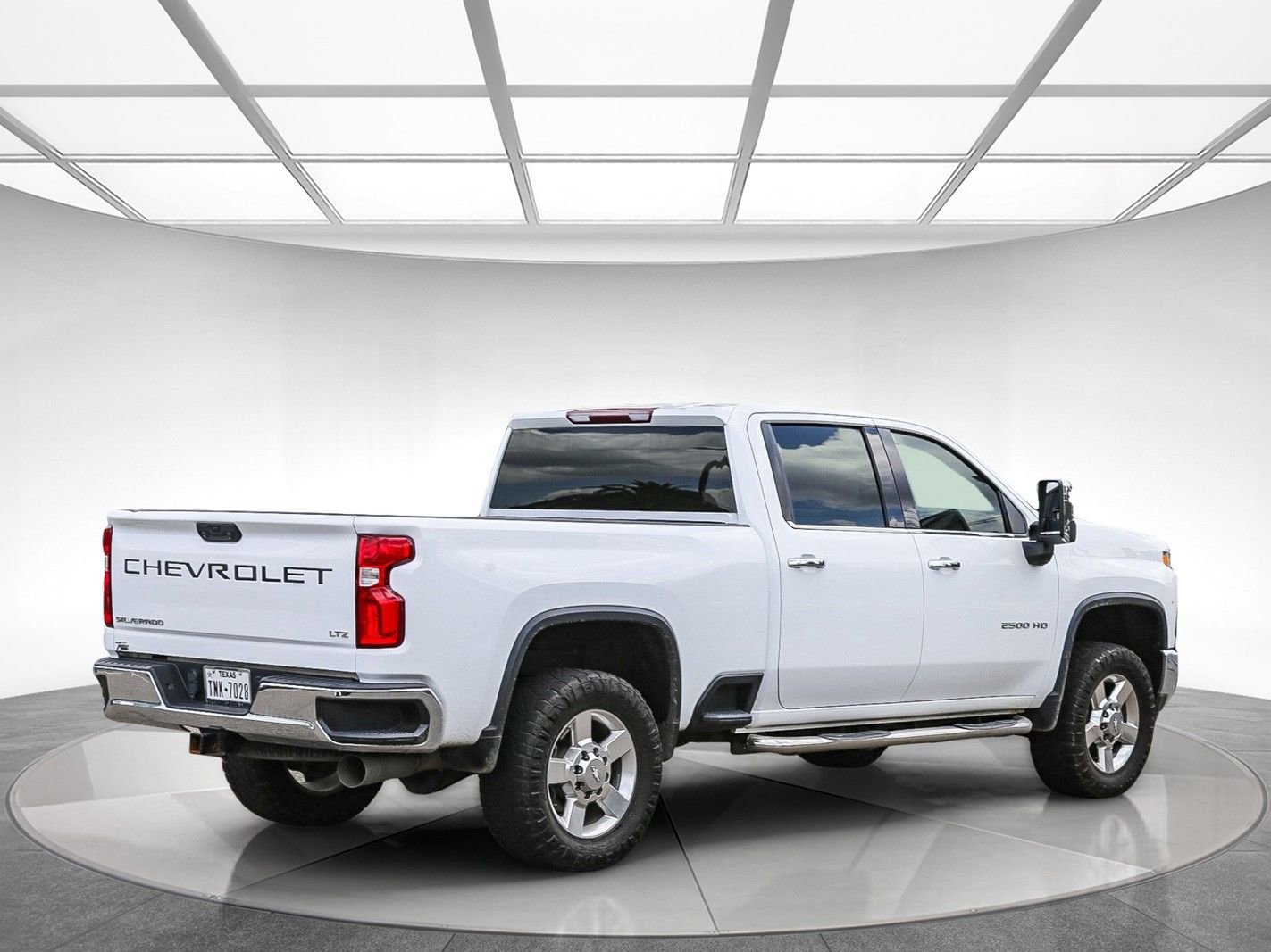 Used 2021 Chevrolet Silverado 2500 LTZ AWD/4WD image 3
