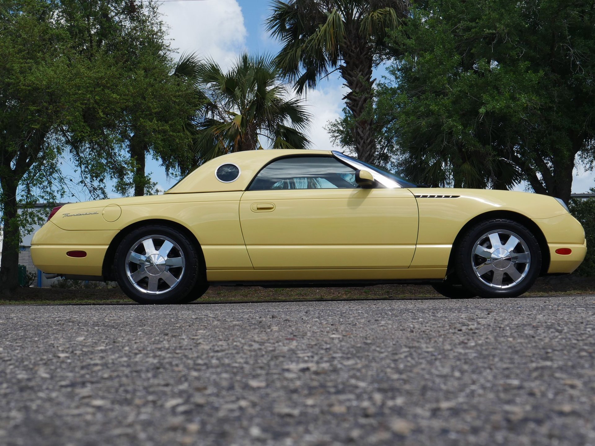 Used 2002 Ford Thunderbird RWD image 3