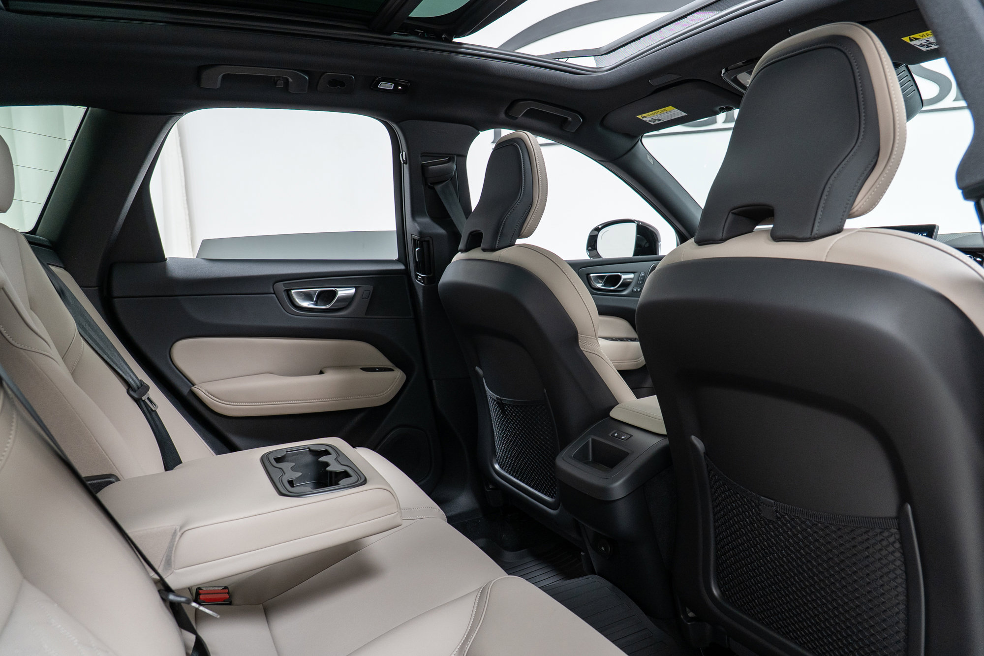 New 2026 Volvo XC60 B5 Plus w/ Climate Package image 23