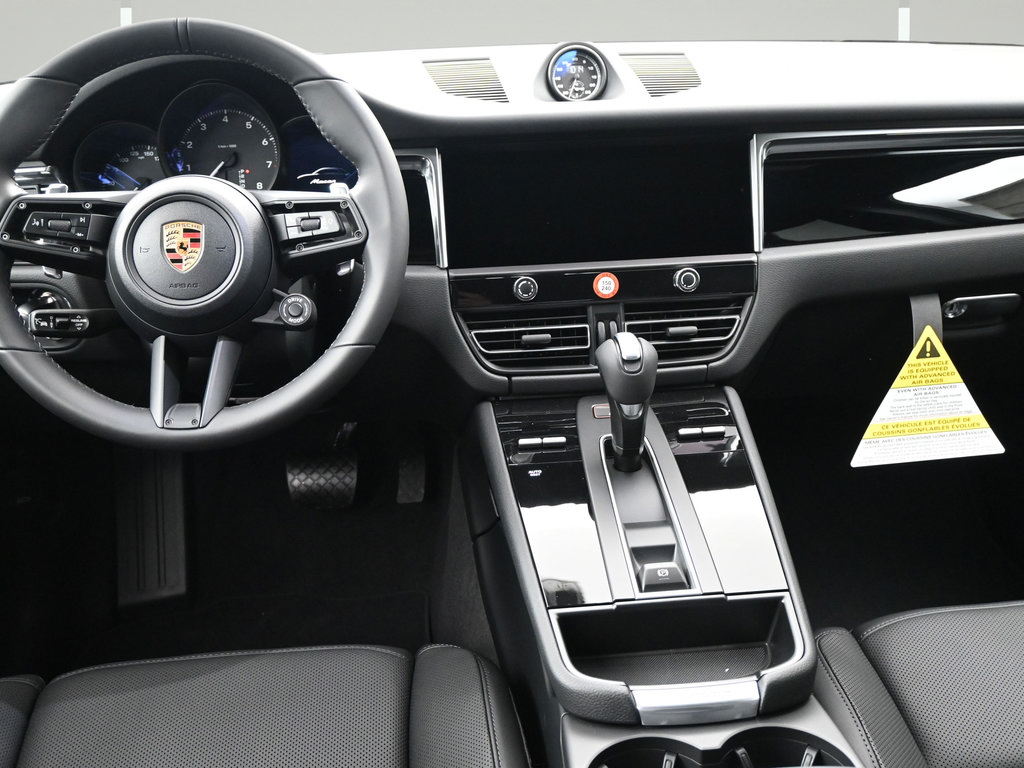 Certified 2026 Porsche Macan AWD/4WD image 8