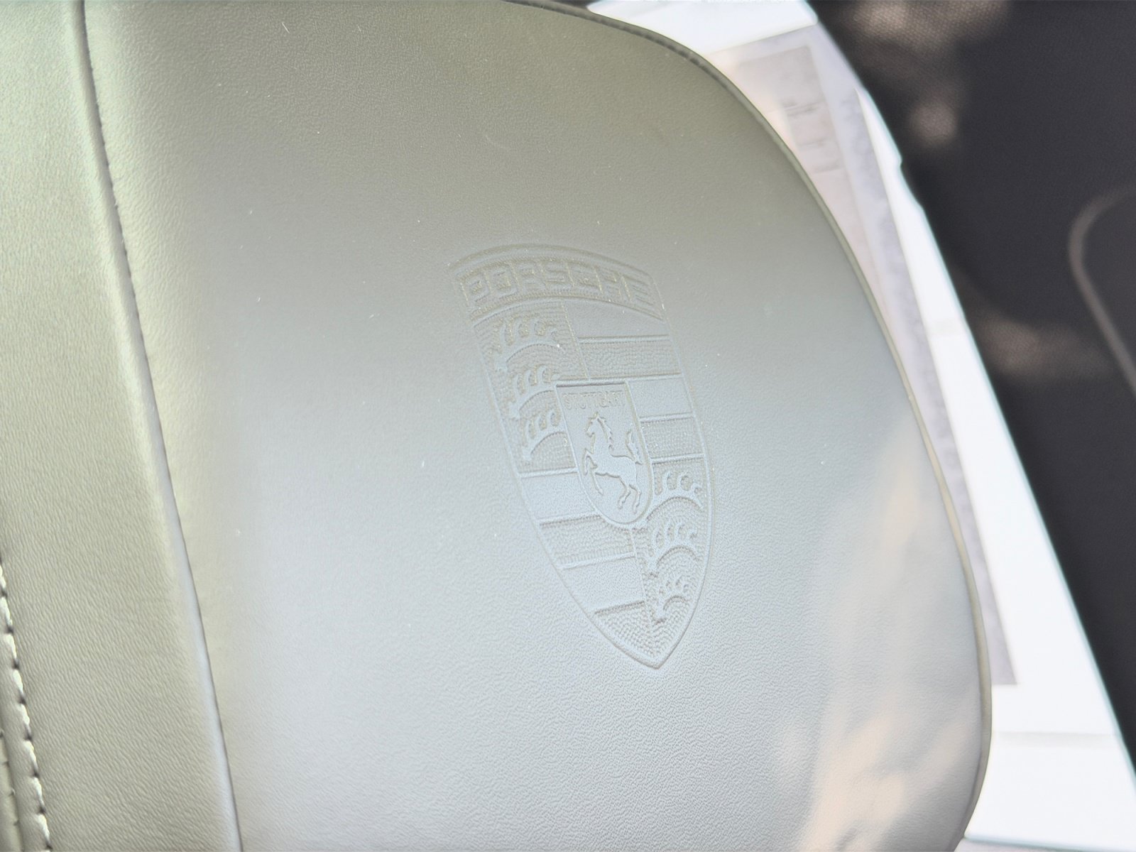 Used 2025 Porsche Macan AWD/4WD image 28