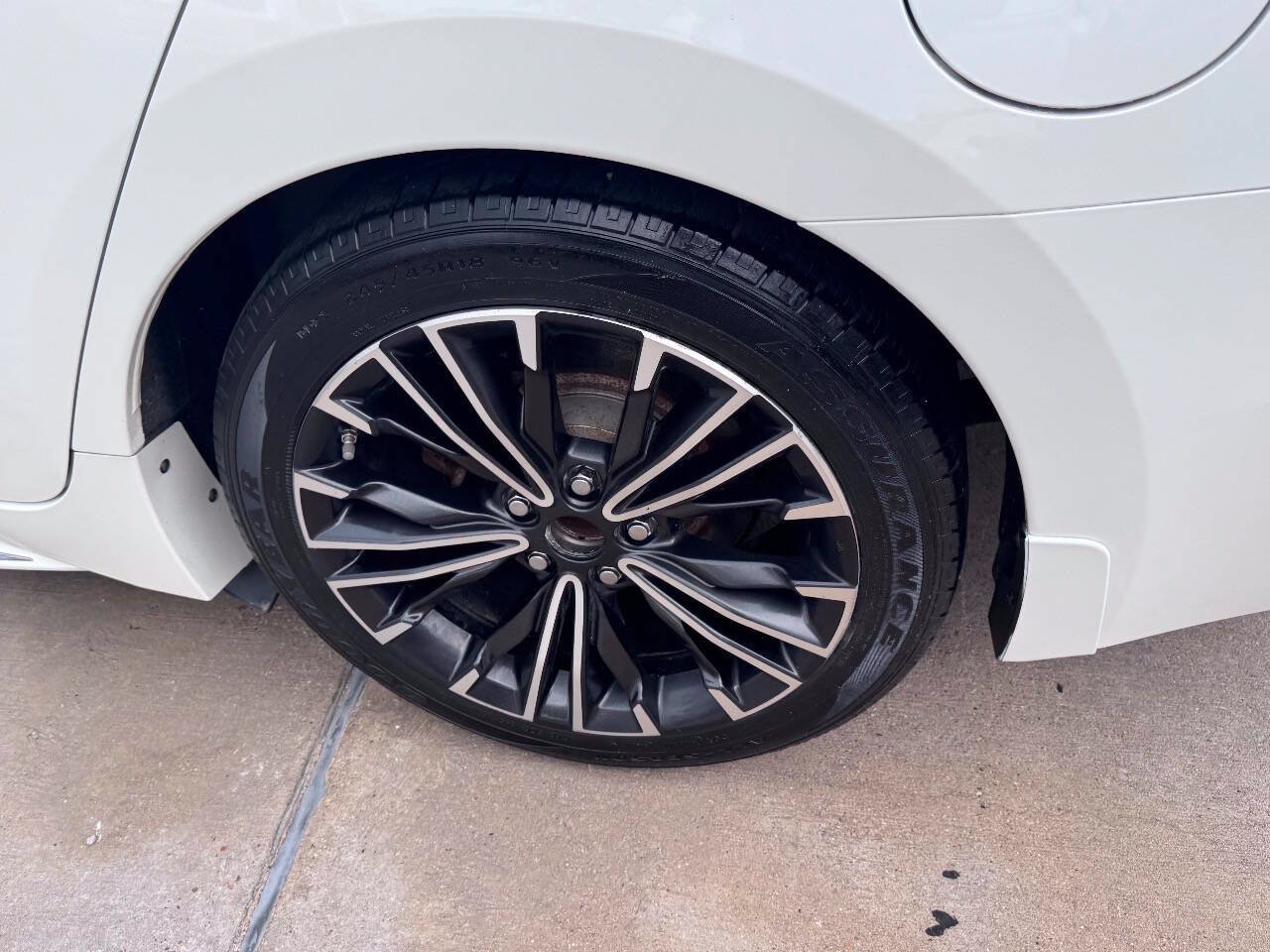 Used 2017 Nissan Maxima Platinum FWD image 16