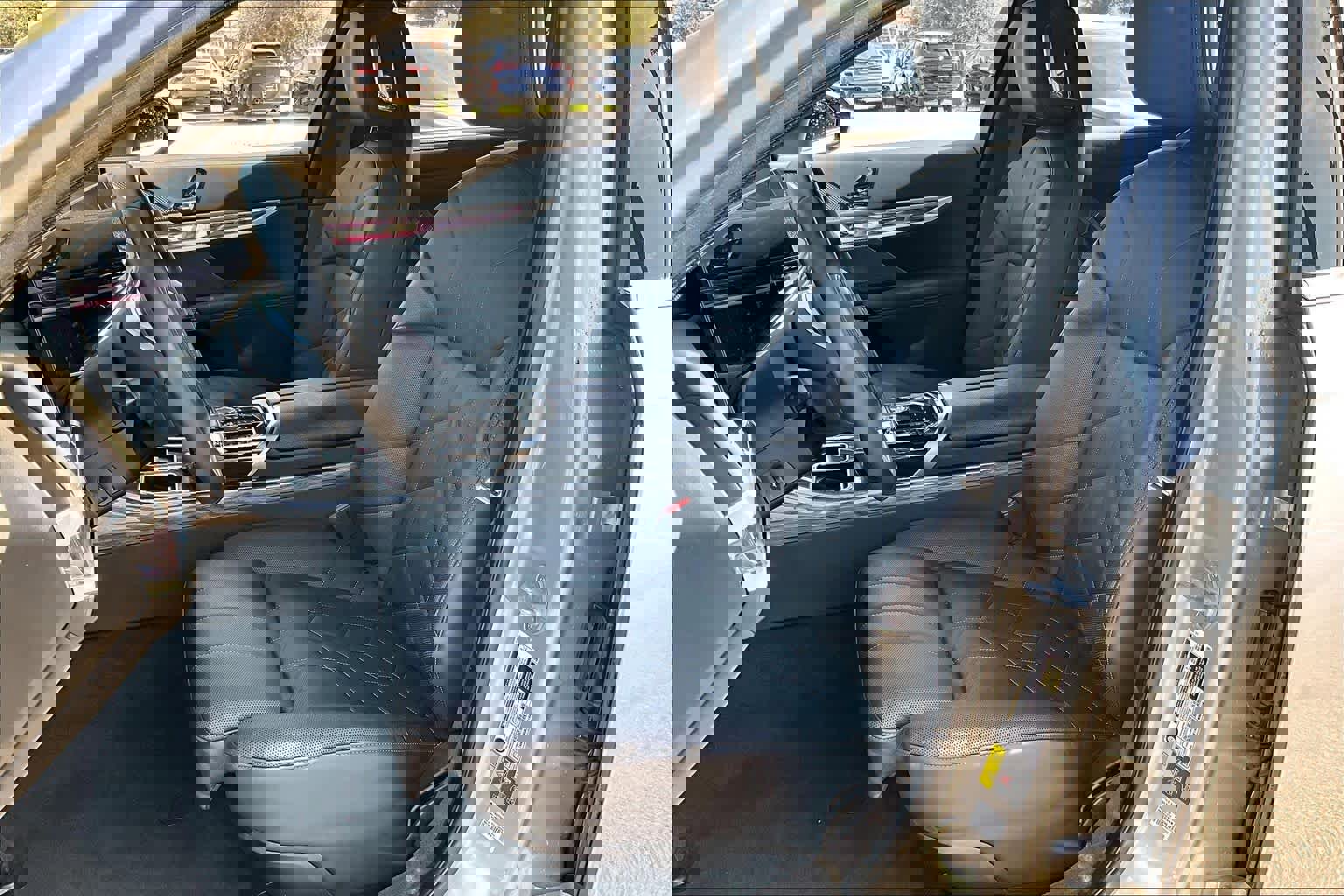 Used 2025 BMW i7 eDrive50 image 7