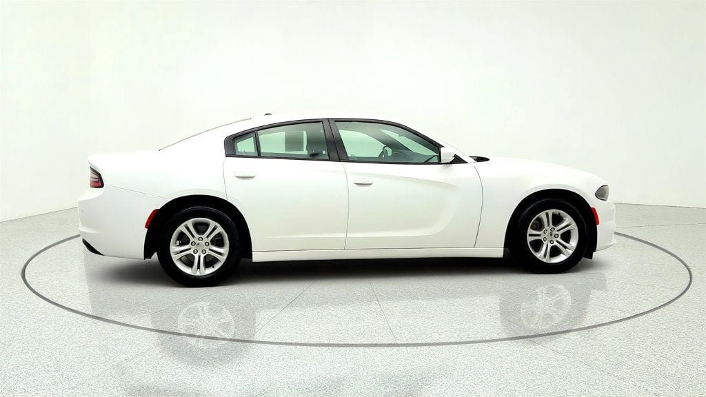 Used 2017 Dodge Charger SE w/ Popular Equipment Group RWD image 4