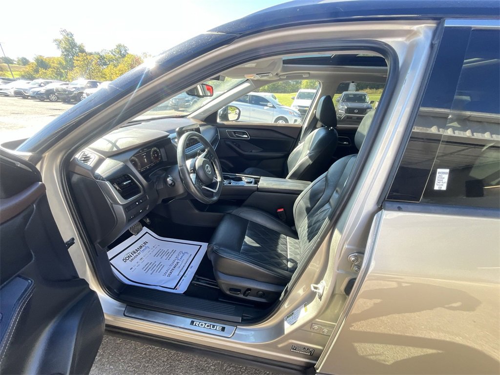 Used 2021 Nissan Rogue Platinum image 11