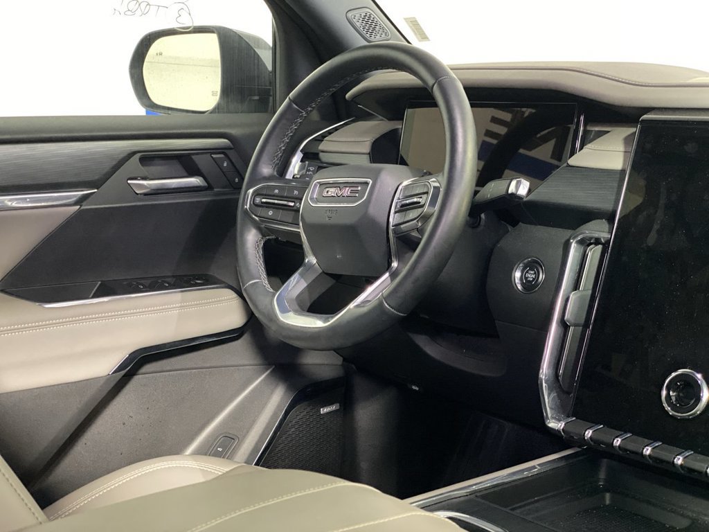 Used 2026 GMC Acadia Elevation w/ Elevation Premium Package FWD image 10