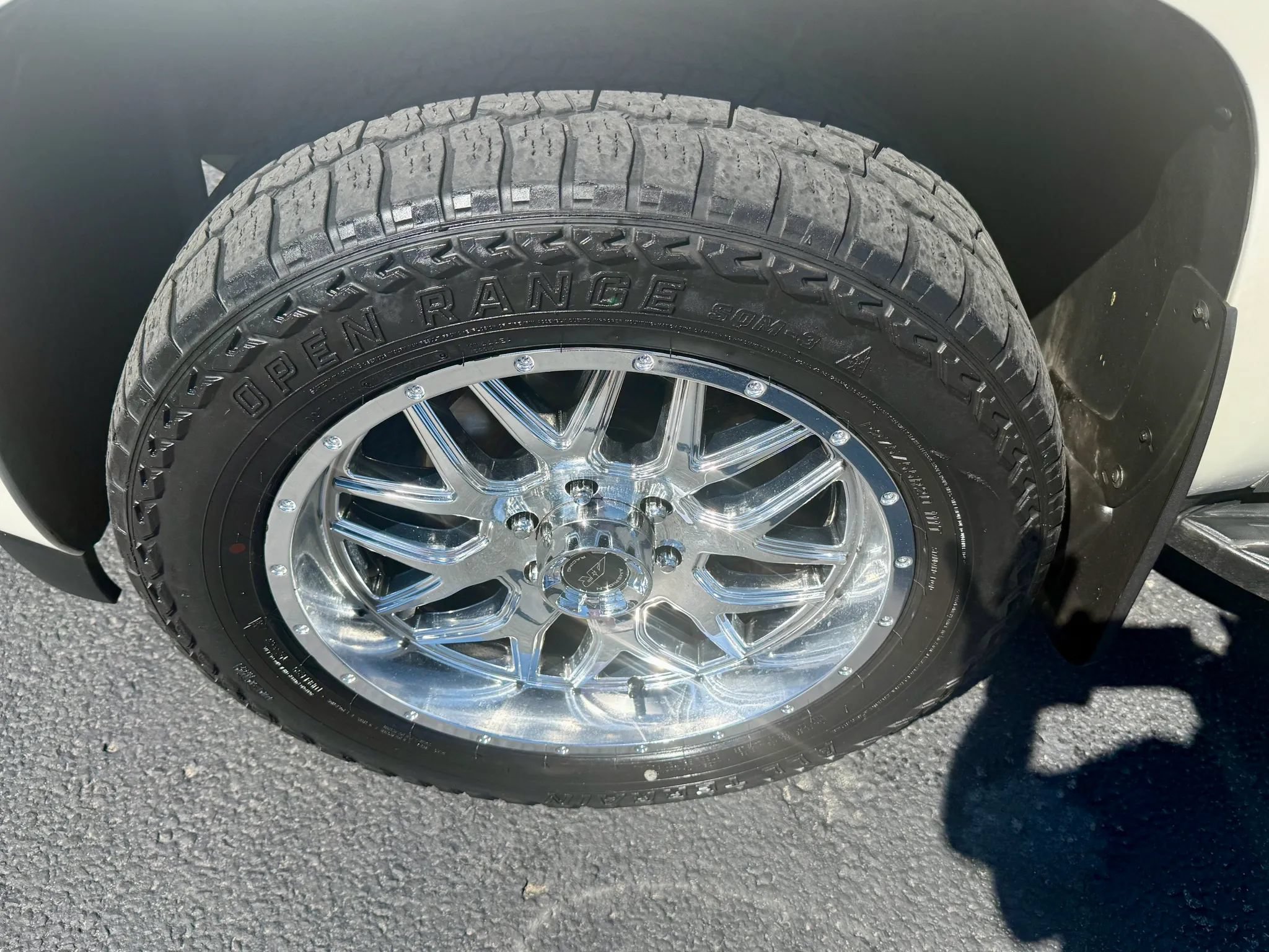 Used 2013 Chevrolet Avalanche LTZ AWD/4WD image 17