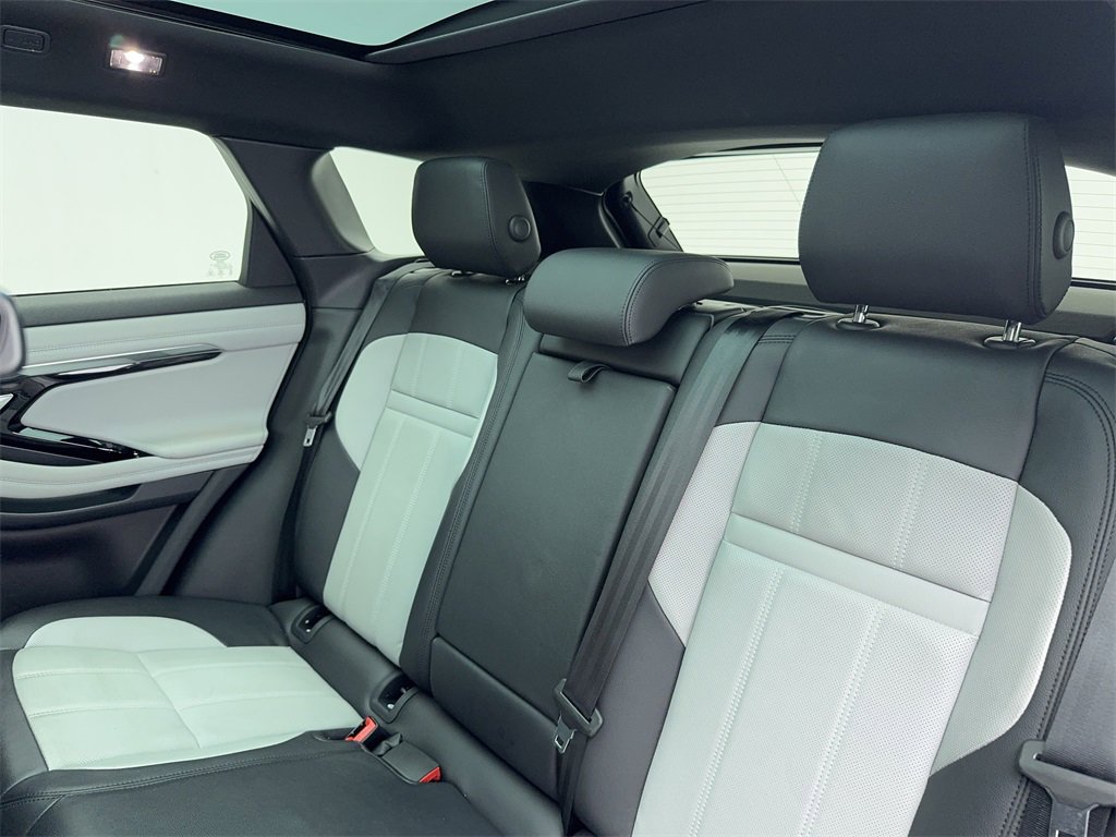 Used 2023 Land Rover Range Rover Evoque R-Dynamic SE image 40