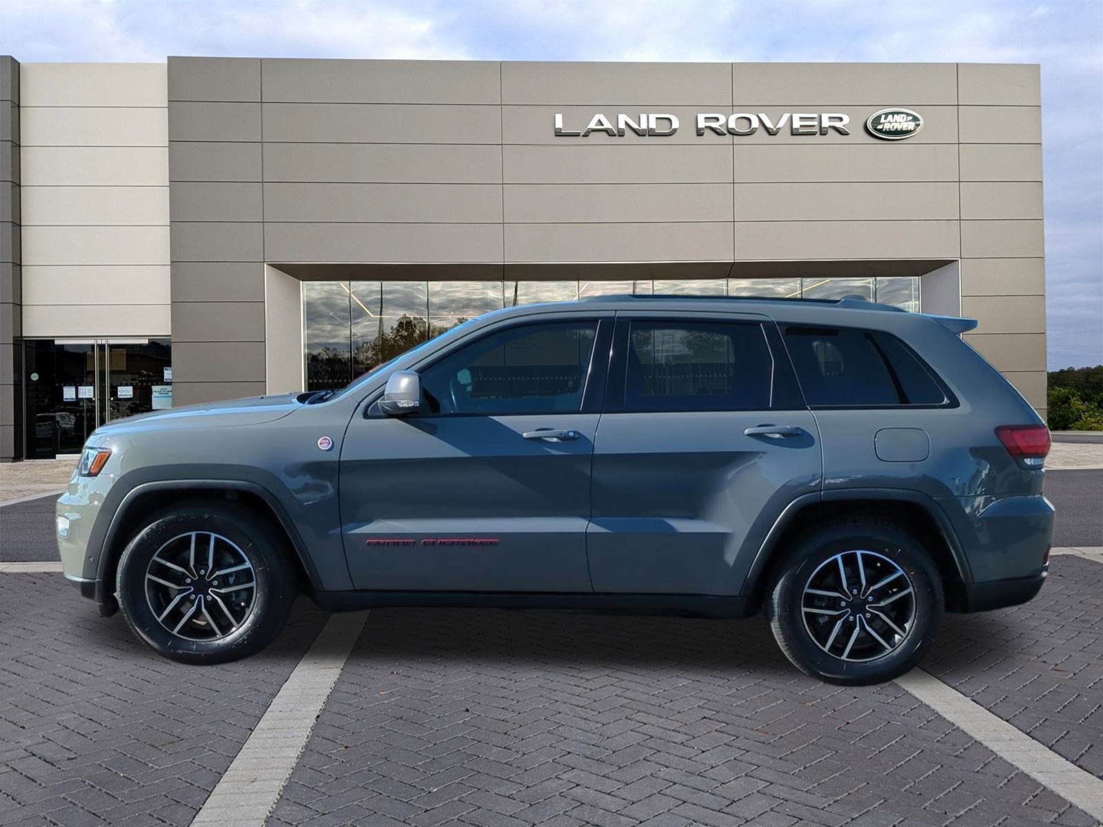 Used 2021 Jeep Grand Cherokee Trailhawk w/ Trailhawk Luxury Group image 8