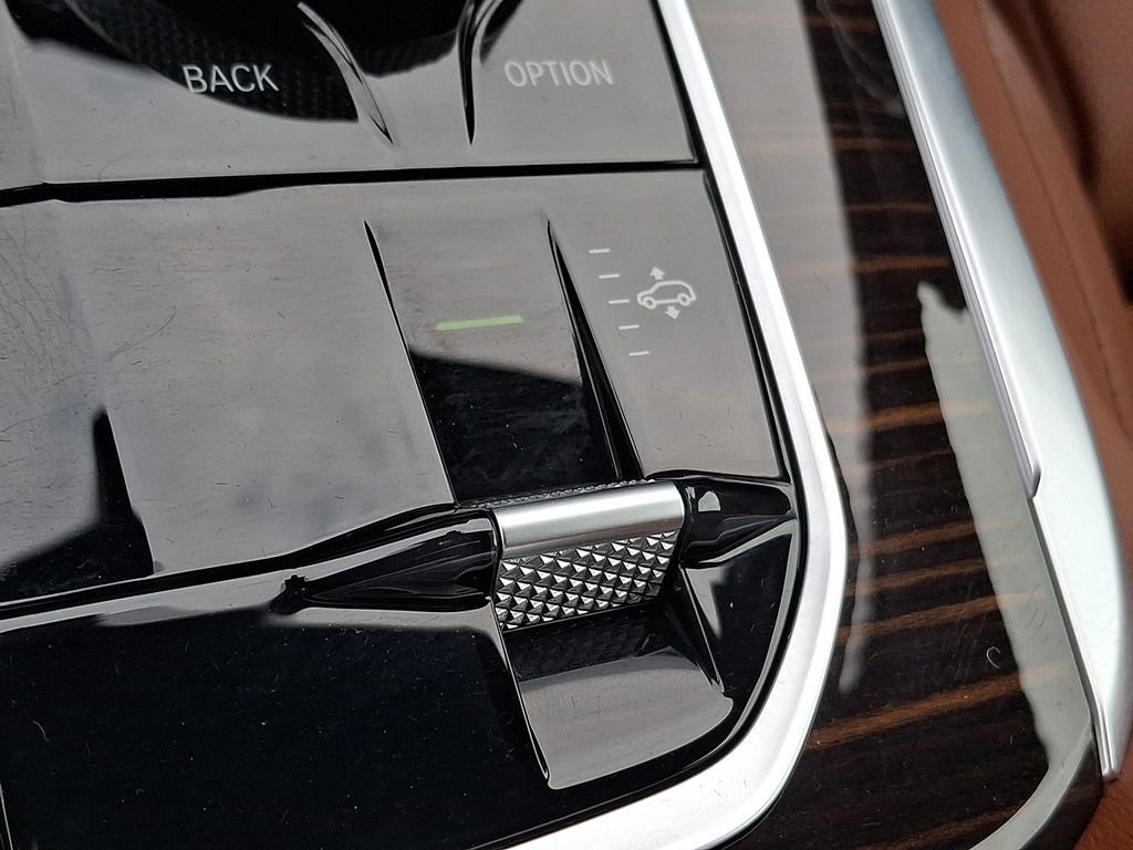 Used 2026 BMW X7 M60i w/ Executive Package image 24