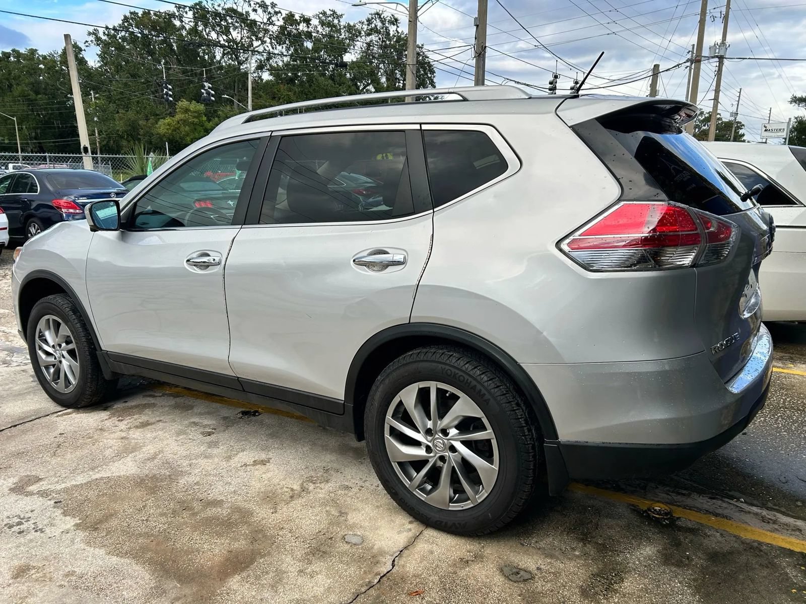 Used 2015 Nissan Rogue SL w/ SL Premium Package FWD image 4