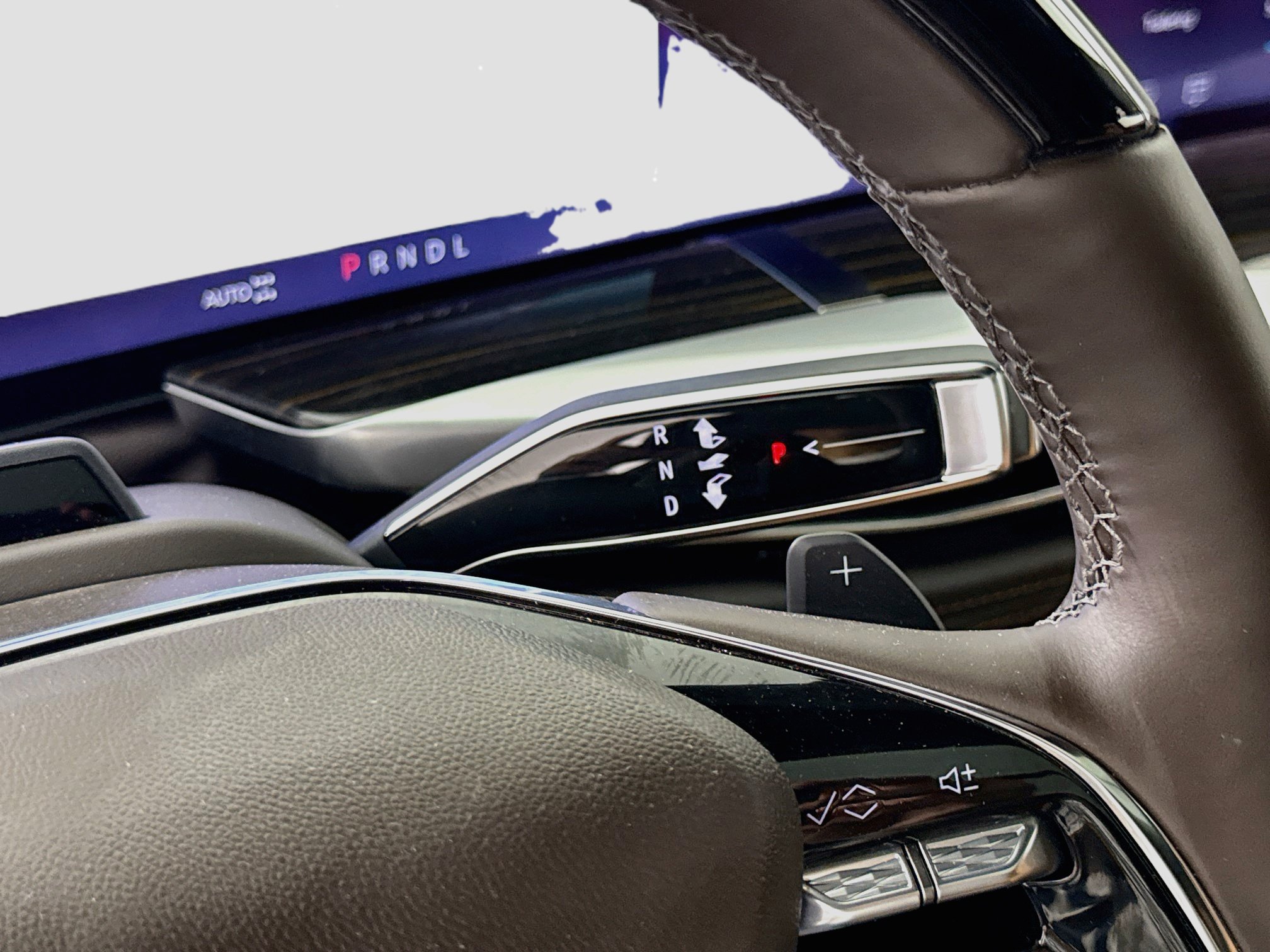 Used 2025 Cadillac Escalade ESV Premium Luxury w/ Touring Package AWD/4WD image 19